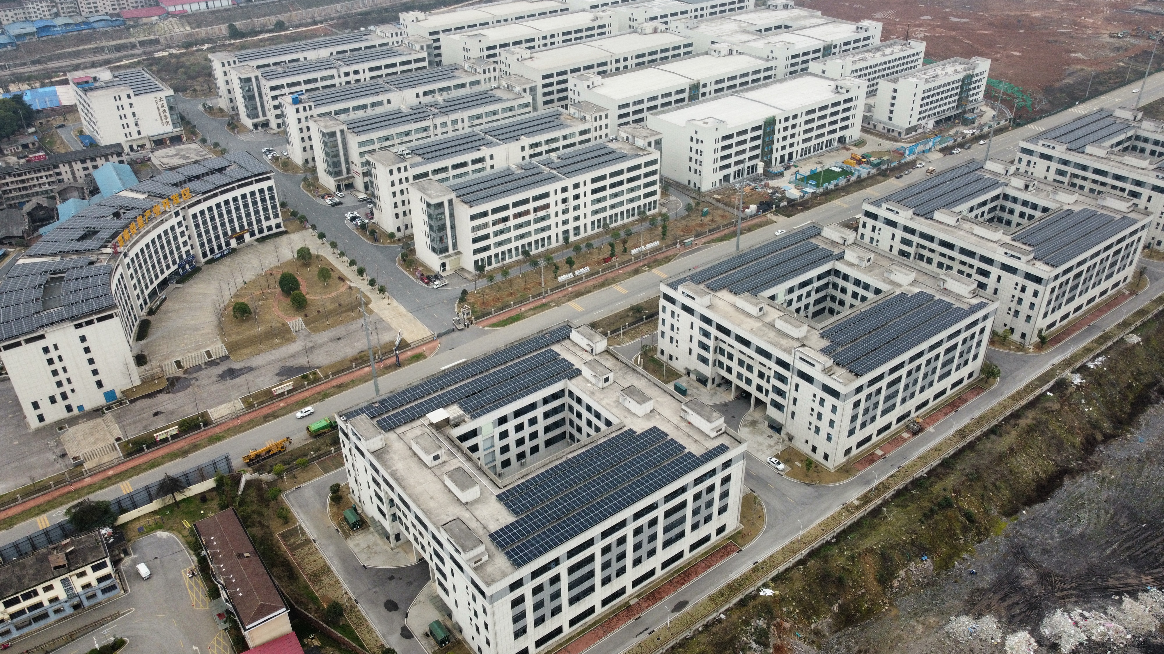 婁星產(chǎn)業(yè)開(kāi)發(fā)區(qū)光伏項(xiàng)目全面建成并網(wǎng)