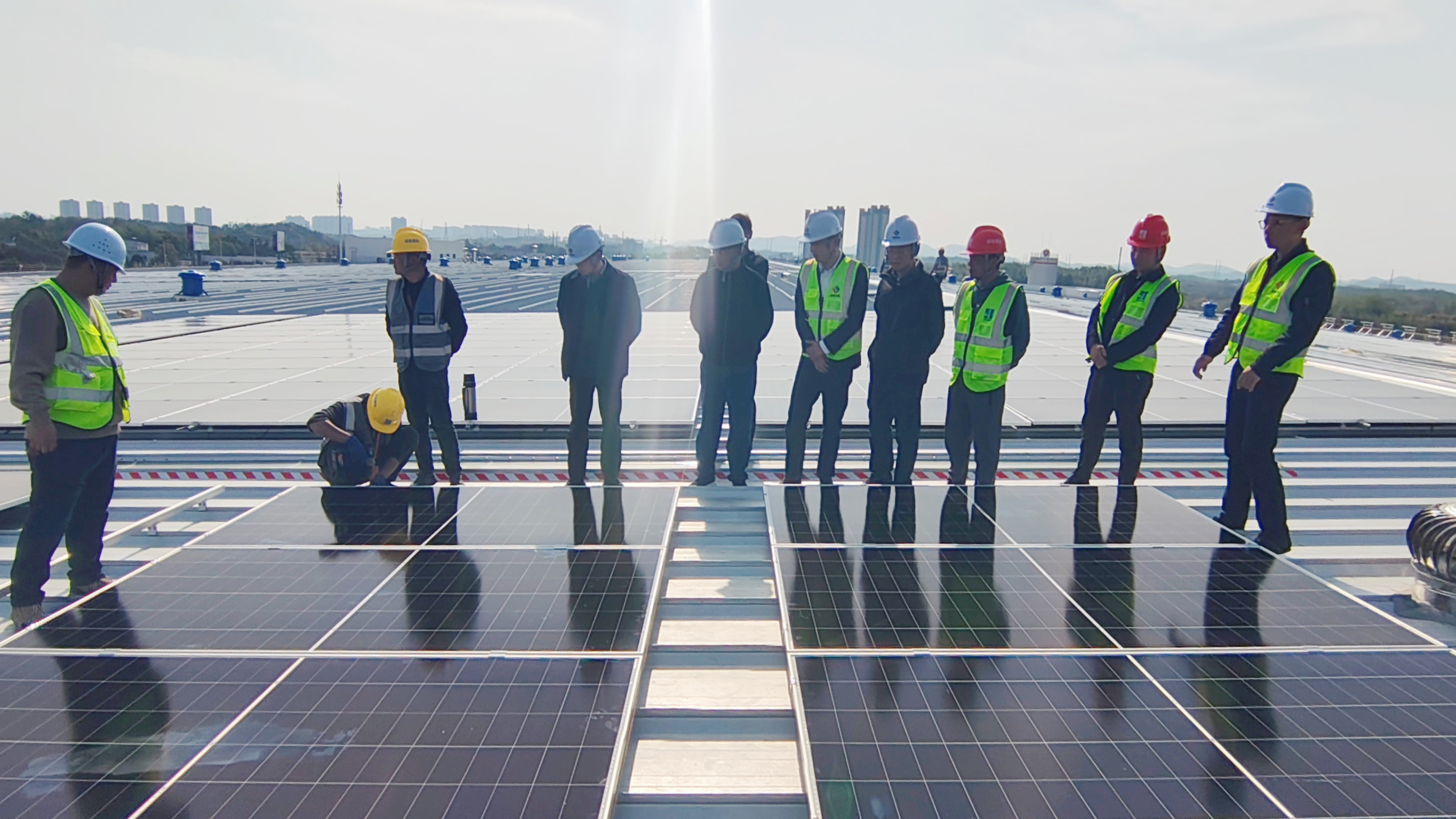 劉志剛一行督導(dǎo)光伏項(xiàng)目建設(shè)